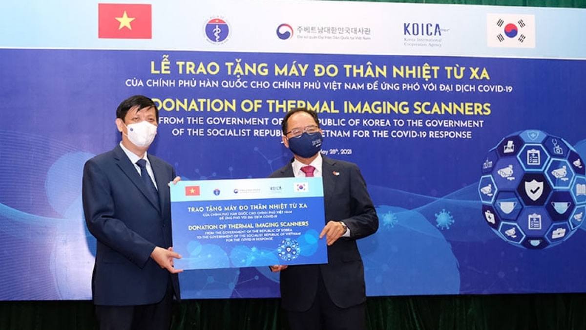 RoK donates 40 thermal imaging scanners to aid COVID-19 fight